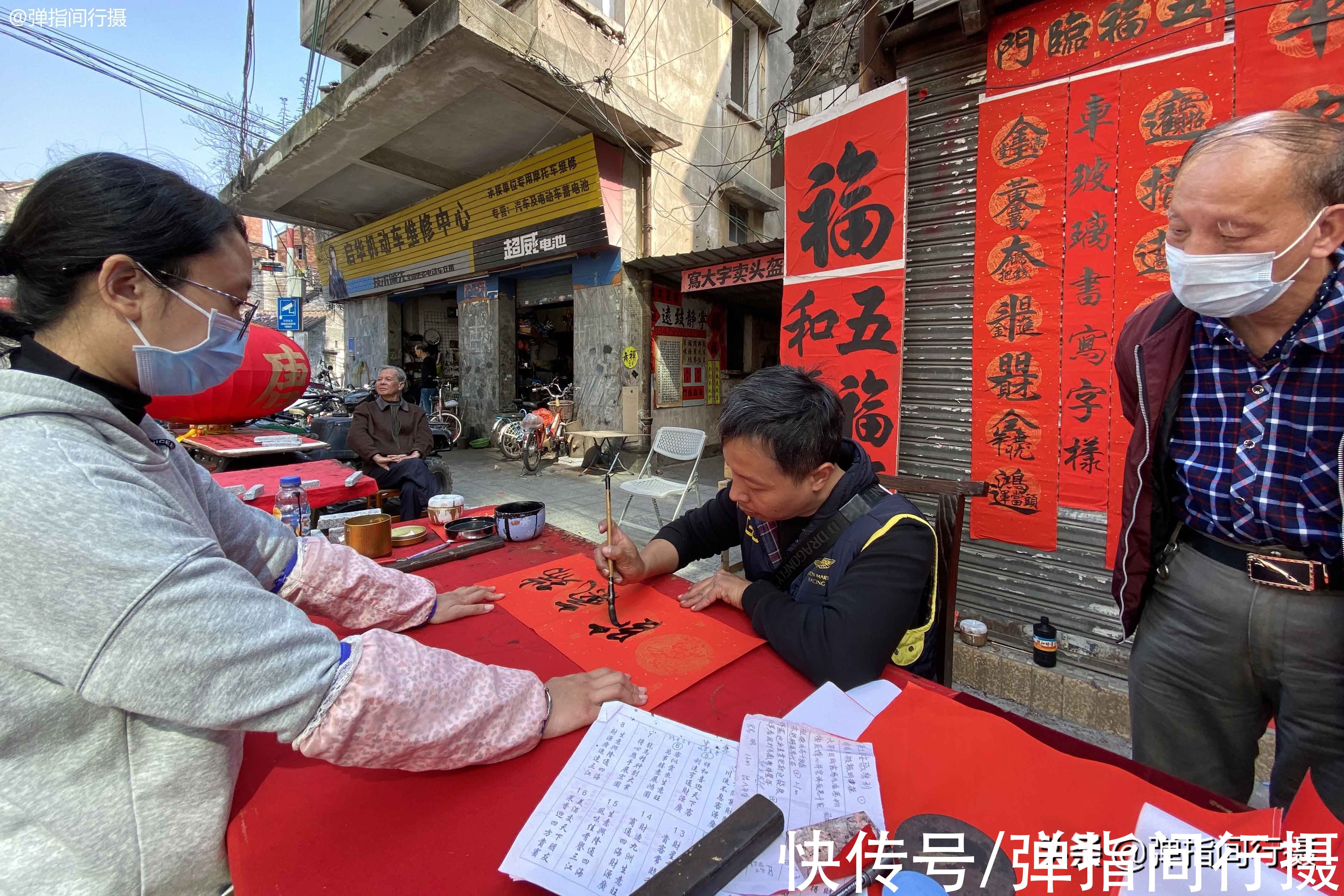 传统节日|佛山最有年味的老街，百米街道挂满春联，组合体书法外地人看不懂