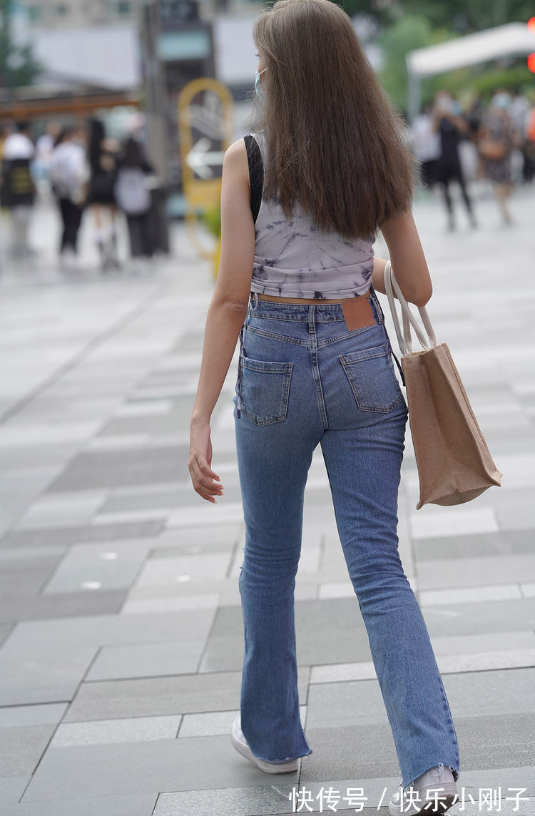 年轻女生|时尚的年轻女生们,这样的穿搭效果才有成就感,才有新鲜感