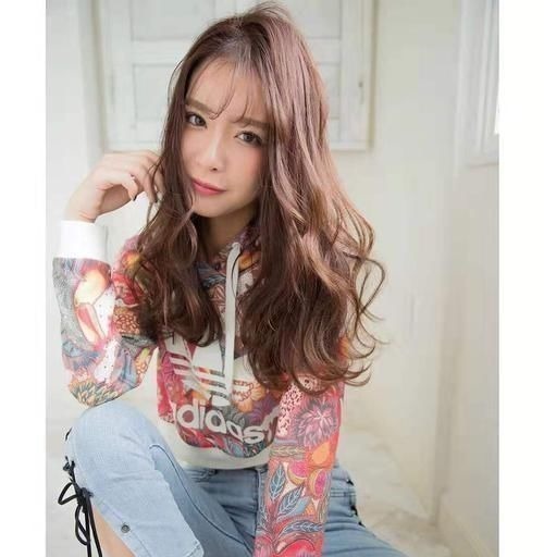 要点 羊毛卷已经“失宠”,今年流行这种发型,减龄又洋气满满高级感