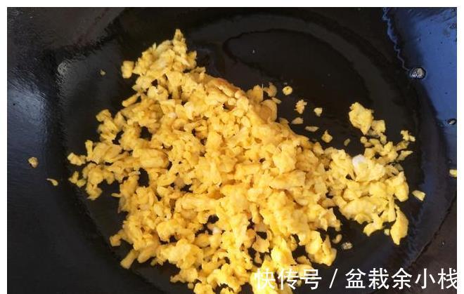 诀窍|包三鲜馅饺子时，想要不破皮不露馅，教你小诀窍，饺子好吃不出汤