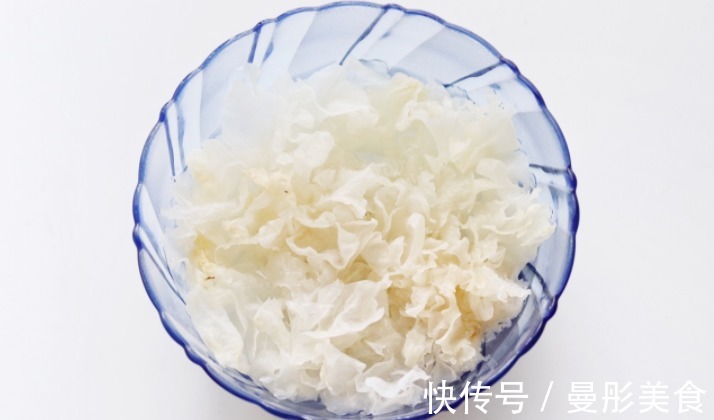 冰糖|既是甜品也是补品，这么好吃的紫薯银耳羹，女性朋友不要错过