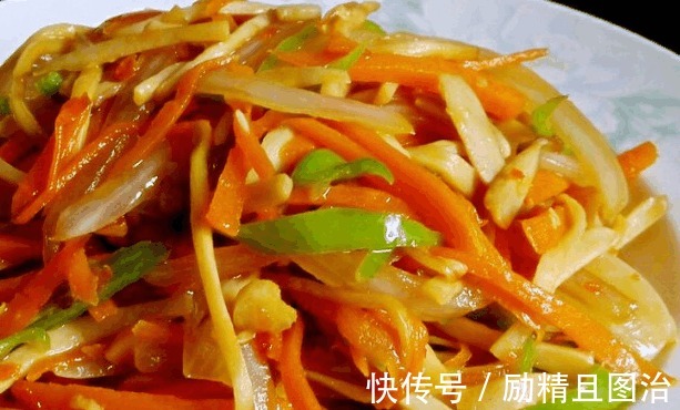 美味佳肴|洋葱和它一起炒着吃, 比肉还香, 比燕窝还养人, 还能清理血管!