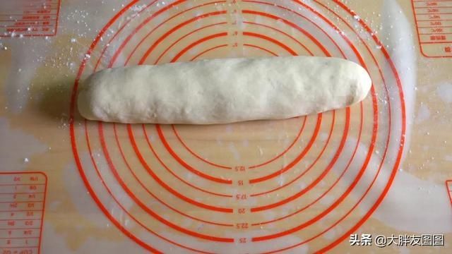 水煎包怎么做才好吃？教你煎出薄薄的脆底，皮薄馅大，肉嫩多汁