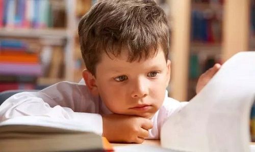 父母|“话多的孩子没出息?”专家:这些优势太明显,父母别盲目打压