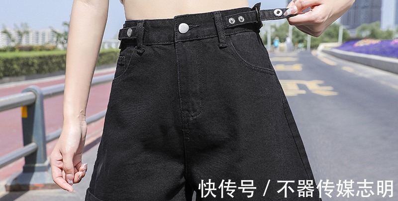 老掉牙|老掉牙的休闲裤就别穿了，学我小姑这样穿牛仔短裤，青春又减龄