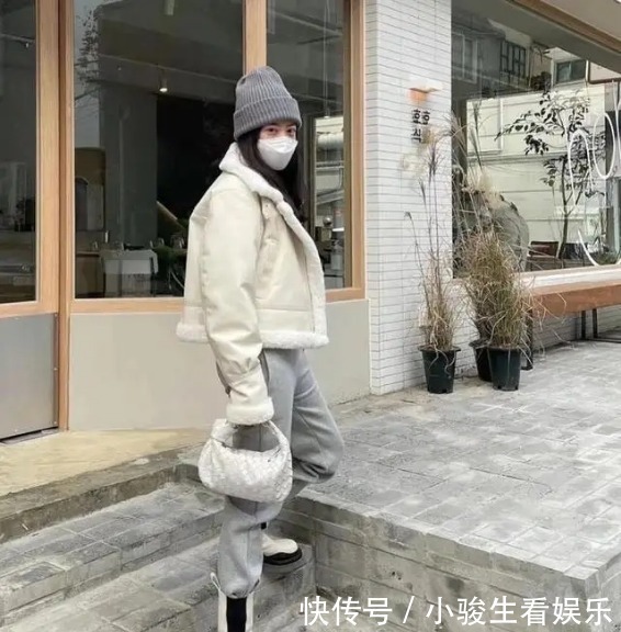 脚踝|今冬有种保暖穿搭叫“厚外套+包脚踝”,时髦显瘦又显高