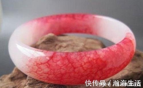 观复博物馆$最残忍的文物造假,把玉放入活羊腿中,染成“血玉”后再开刀取出