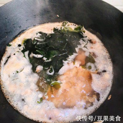 别怪我没提醒你，这道虾仁裙带菜豆腐汤一吃就上瘾