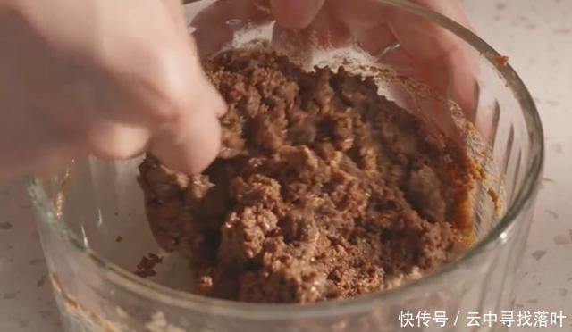 咸甜|麻酱火烧有咸甜两种口味,吃法差异竟然这么大,要不来试着尝尝!