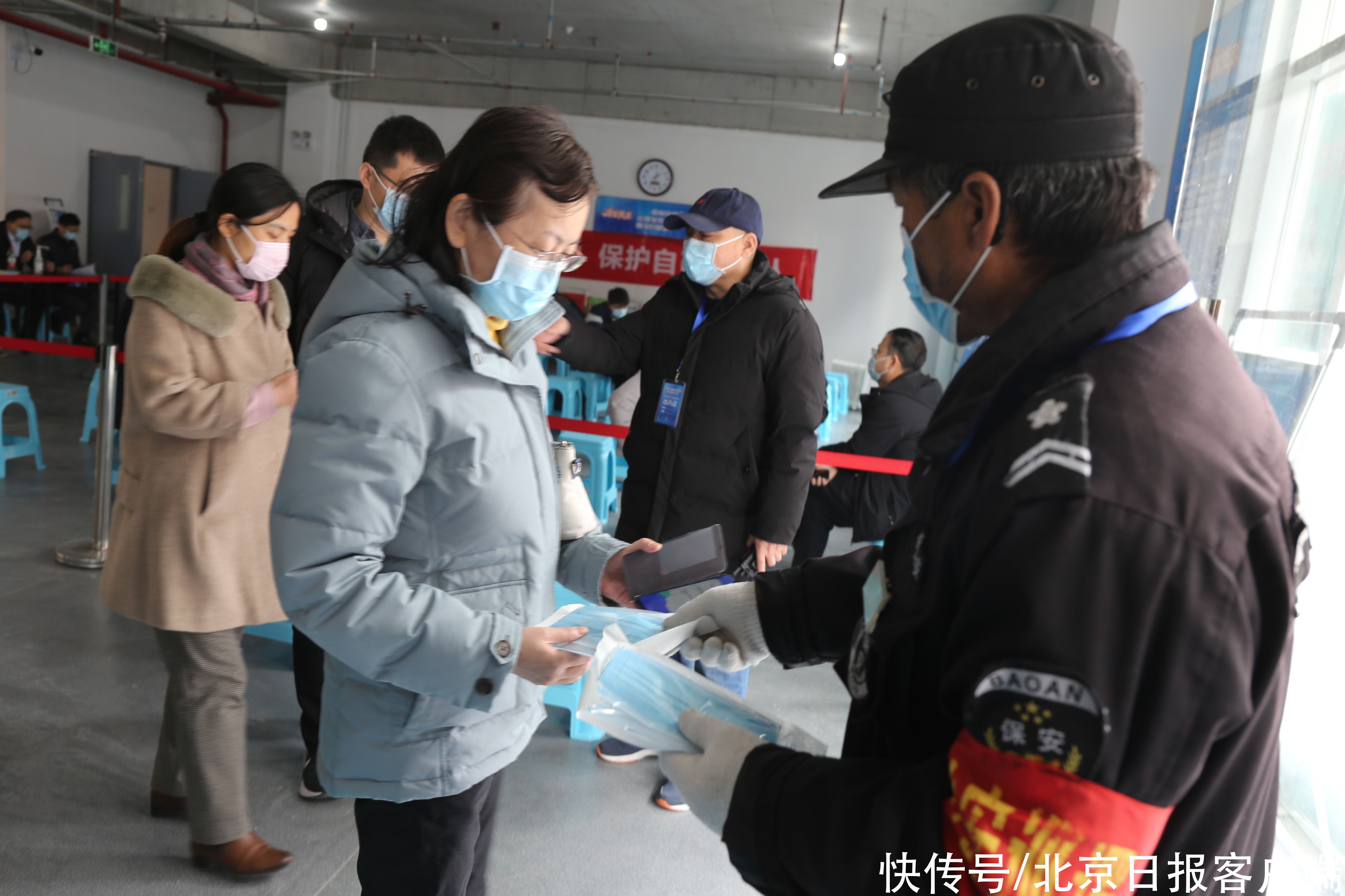 专车接送,男女分区!这里新冠疫苗接种,处处透着人性化