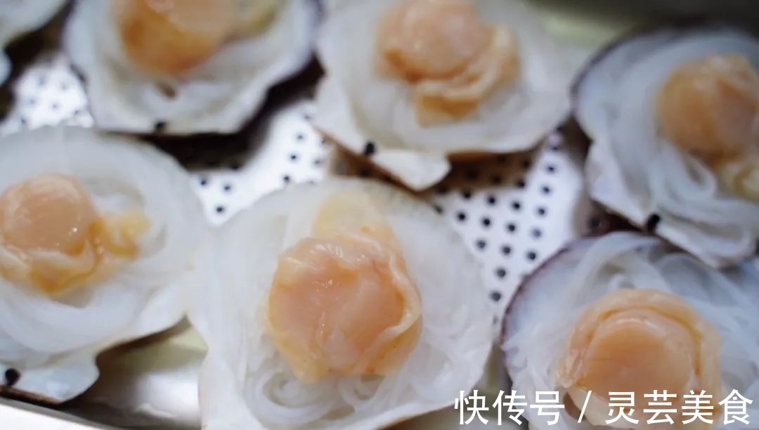浓郁|吃8个扇贝要配2头蒜，这样的蒜蓉粉丝蒸扇贝味最正！蒜香超浓郁！