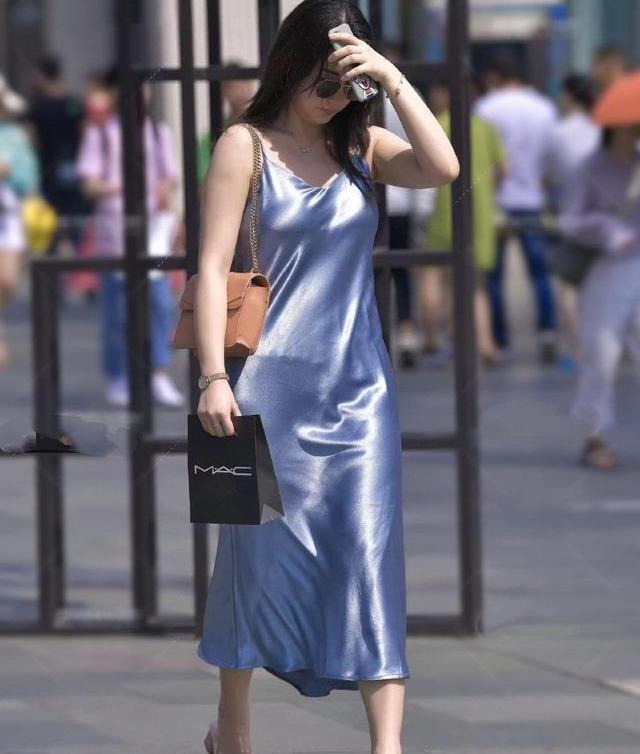 长裙 飘逸的长裙总是那么迷人,穿在女孩子身上就是自然女神!