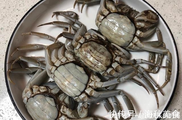 蒸大闸蟹,万万不能直接蒸,学会这一步,蟹黄不外流,肉质更鲜美