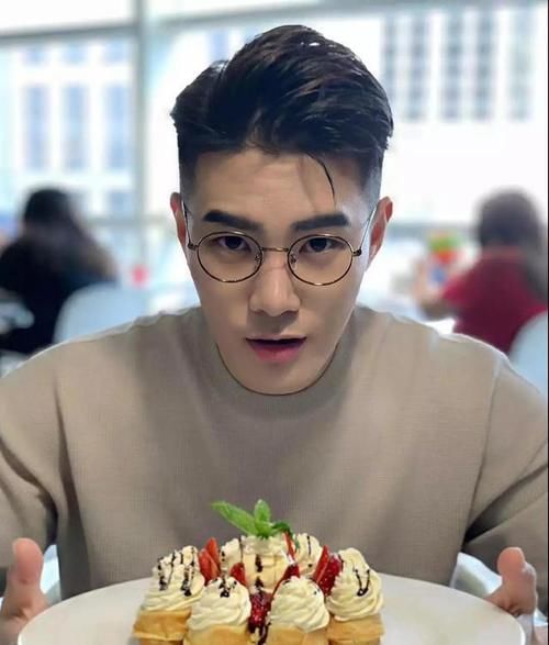 95后男生别剪“锅盖头”了，留好这几款潮流发型，青春阳光又帅气