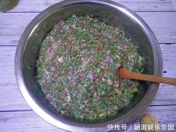 饺子里加什么最香？很多人都不知道，教你1招，保证鲜香多汁