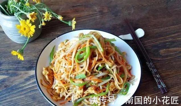 做法|挂面试试这种做法,太好吃了,做早餐营养丰富!