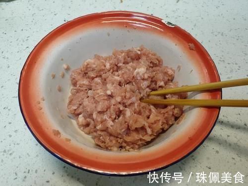 丸子|炸丸子想要外酥里嫩，有人加淀粉、有人加面粉，教你正确做法