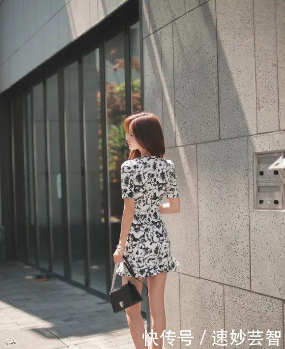 文静|孙允珠:水墨浮花蕊瓣文静连衣裙