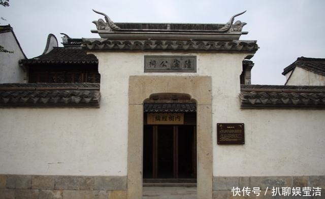 他太廉洁了,皇帝看不下去了,劝他说:你贪点没关系的!