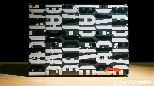 颜值设计双满分!首款“高端外场实战鞋”究竟有何玄机