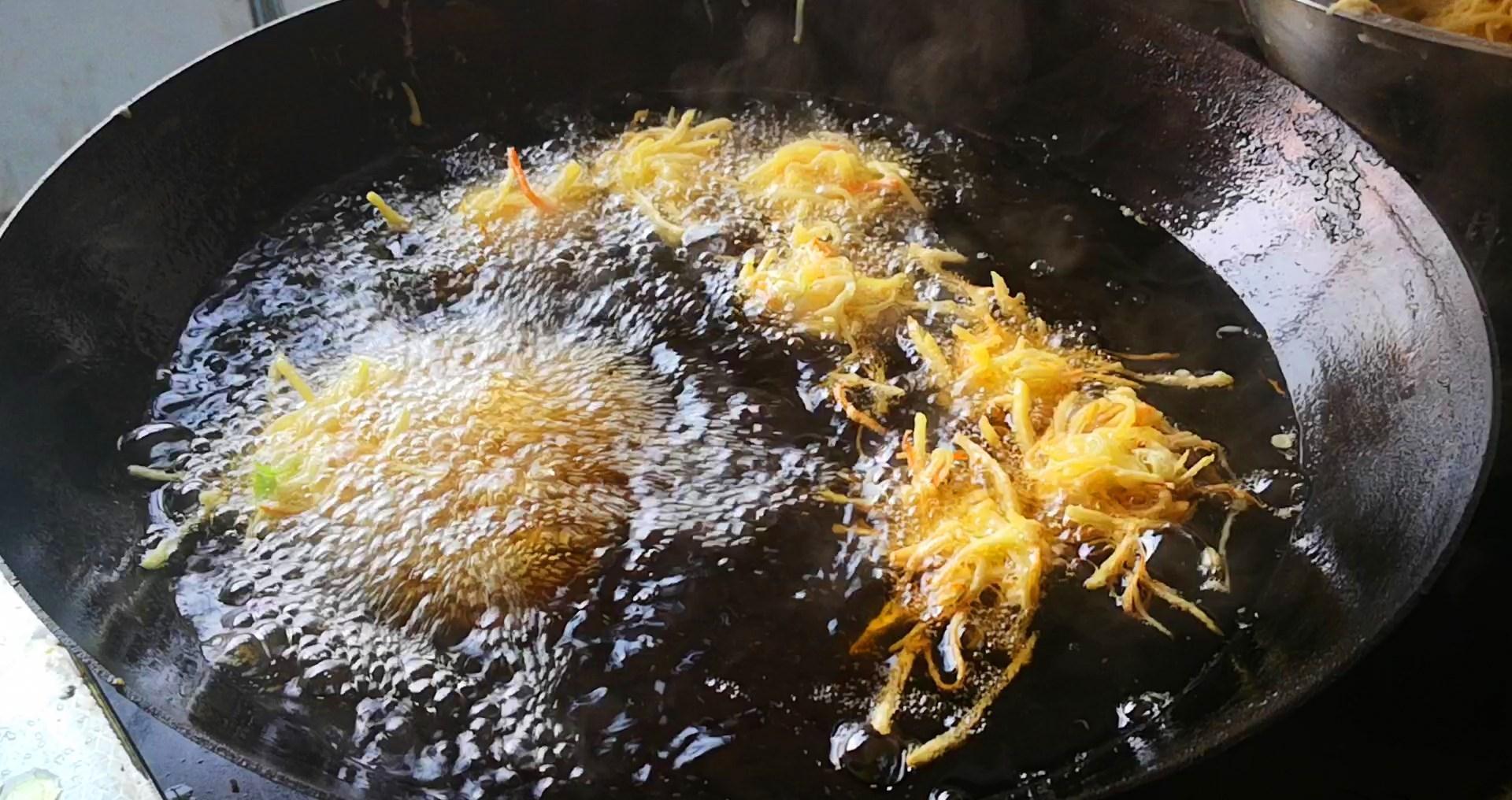 天冷了,最爱做此丸子吃,比萝卜丸子和肉丸子都香,小朋友特喜欢