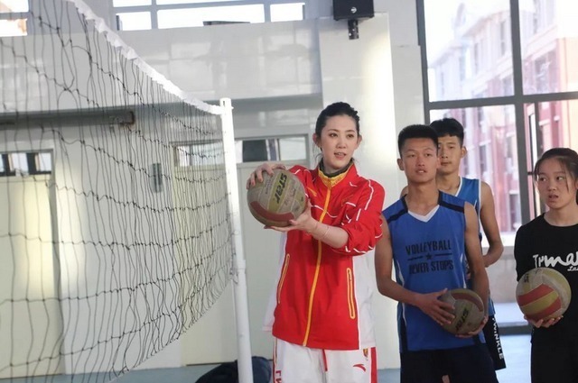婚变|女排长城近照曝光!脚部严重畸形,被国帅退货又遭婚变令人心疼