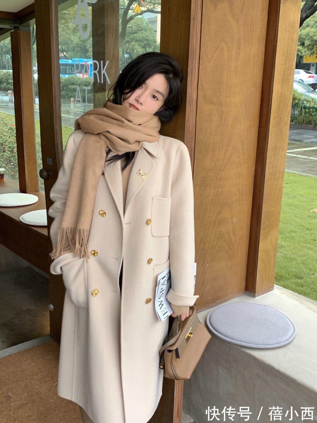 围巾|今年穿“大衣”才最in,内搭毛衣时髦优雅、下搭牛仔裤高级洋气