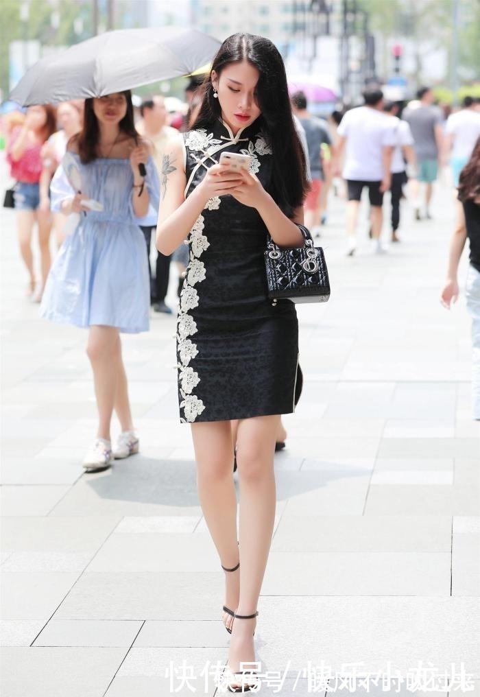 旗袍|气质优雅的小姐姐，霸气穿搭暗黑色系的旗袍，尽显满满的复古风