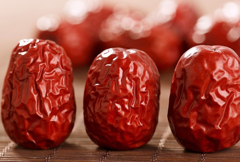 枸杞枸杞|红枣和此物泡水喝，肝干净了，眼睛亮了，女性不想满脸色斑，试试