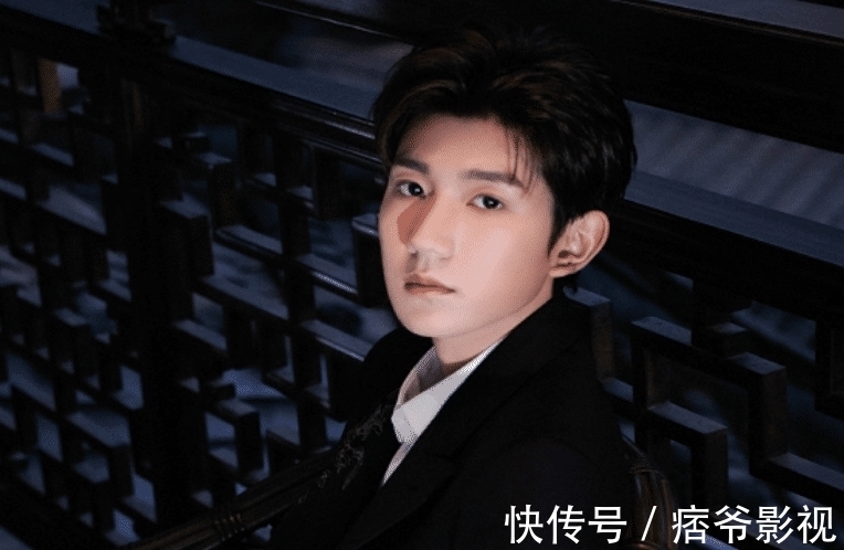 主持人大賽|王源被催考主持人證，眾人渴求藝人持證上崗，優(yōu)秀外也需自身約束