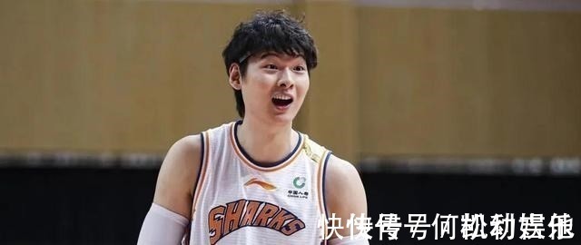 沈梓捷|CBA最新消息,王哲林膝盖受伤,沈梓捷颈椎扭伤,两人无缘国家队