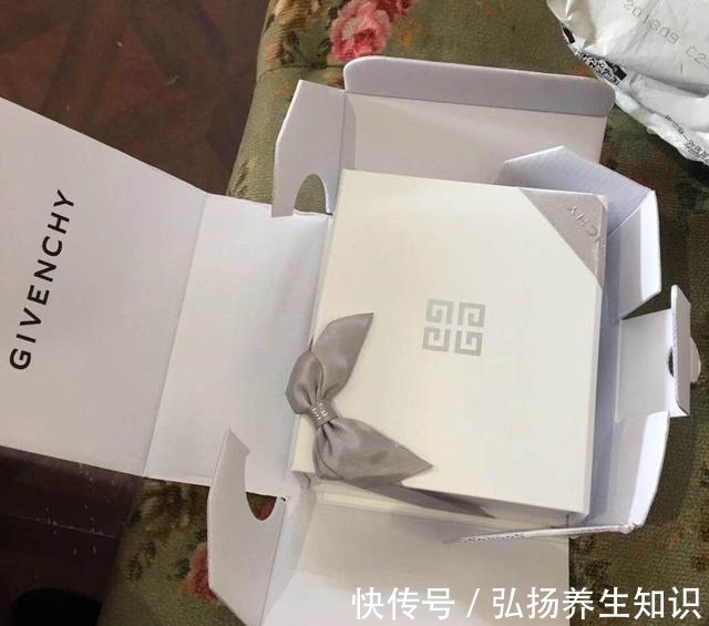 眼影盘 纪梵希四色眼影盘好用吗,纪梵希口红到底怎么样!