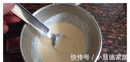 培根|煎鱼时，直接下油锅是不对的，掌握这个技巧，鱼皮不破、鱼肉不散