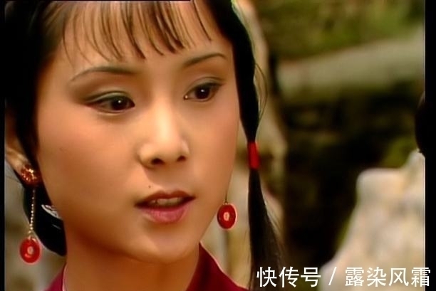 贾宝玉#面对袭人的诤言,薛宝钗一言不发,晴雯气得只好在院子里开骂