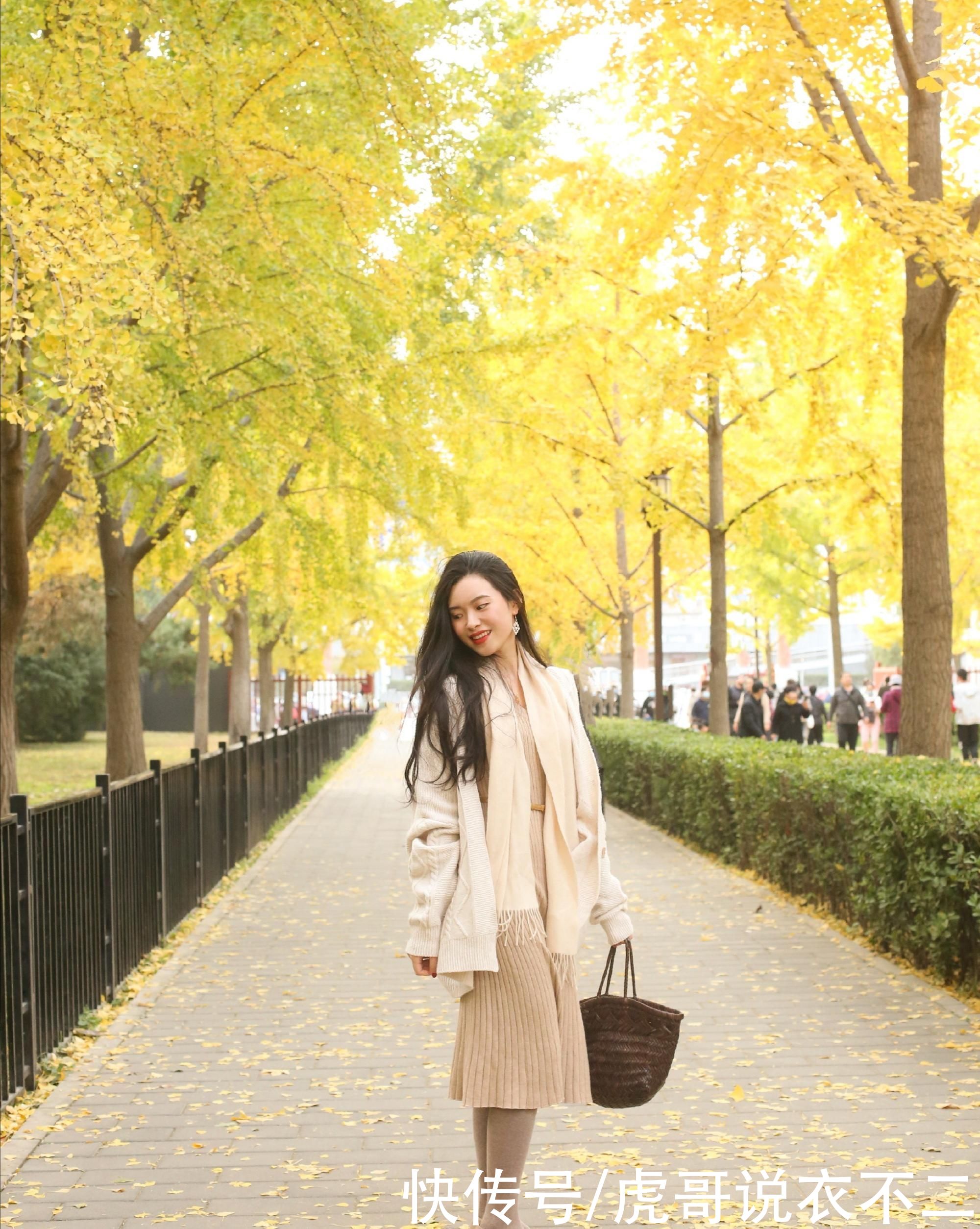 40岁女人穿对衣服“隐藏”年龄,优雅大气的穿搭,直接照着穿