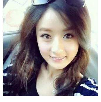 赵丽颖生活自拍照,像极了你和我,大头像一样,太接地气了