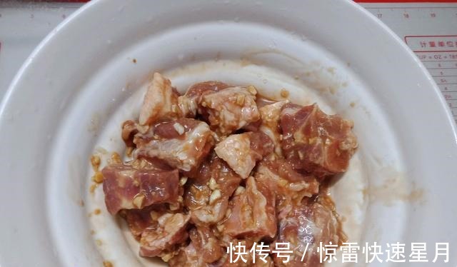 芋头|滋味鲜美的芋头蒸排骨，软糯香醇，一不留神就吃光了一盘！