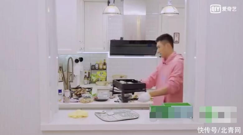 吃货|黄景瑜难掩吃货属性 烤巨型肉排看呆嘉宾