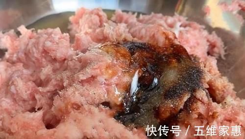 关键|做韭菜馅饺子,调馅是关键,牢记2大技巧,韭菜翠绿不出水,真香