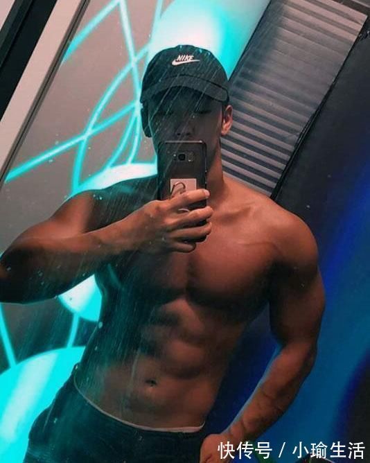 小伙子|小伙子健身4年, 看似18岁实际24岁, 肌肉身材很有男性魅力!