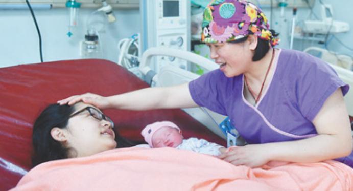 老公|生孩子时,孕妈妈要不要把娘家人请过来?来了有几点好处要知道