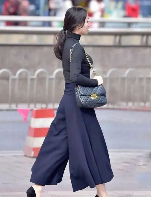 阔腿裤 高冷范的搭配,阔腿裤穿出了裙装的美,尽显少妇的性感身段