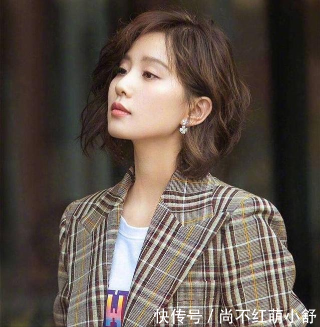 气质|今年流行的“锁骨卷”发型7款,既减龄又气质,款款都显脸小