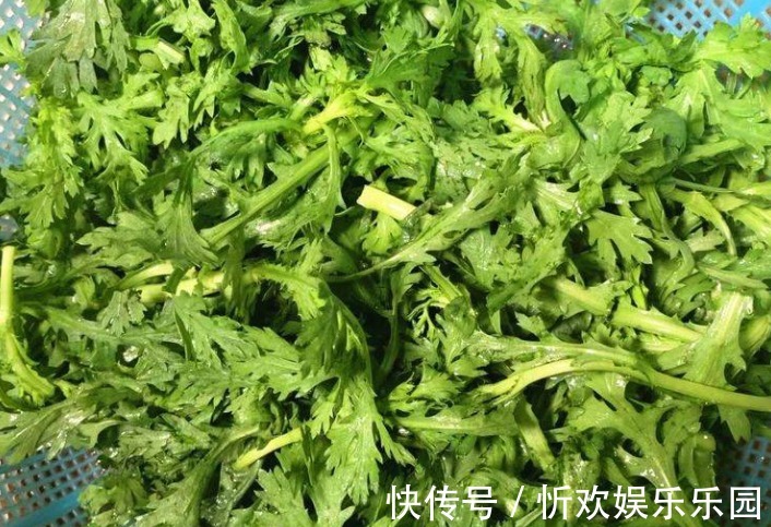 毒素|女性不想显老,三种蔬菜少不了,排出体内毒素,减少皱纹,显年轻