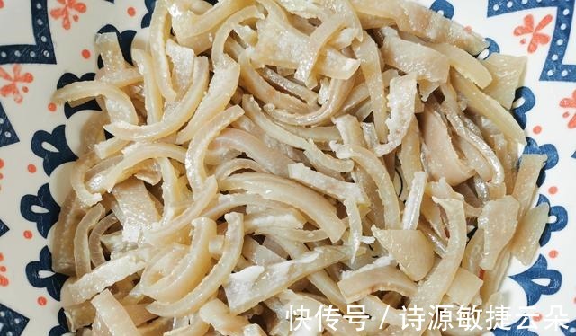 看似简单的煮猪皮，原来技巧在这里，猪皮不腥，软烂入味！