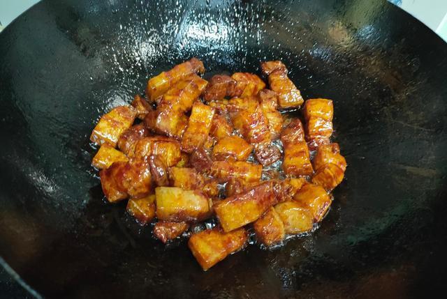 只加|爷爷用了几十年的红烧肉做法,只加四种香料,软糯入味、红亮诱人