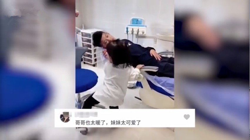 小宝|哥哥复查牙齿,妹妹担心哥哥受伤急得直跳脚火了,网友:太有爱了