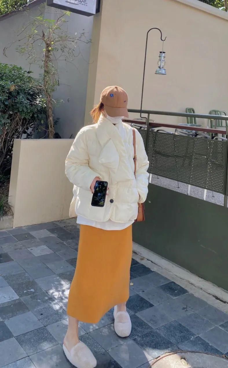 羽绒服+裙子=2021年最王炸组合，早穿早美！