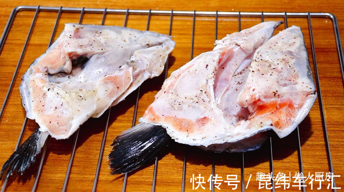 鱼头|9元买了一个三文鱼鱼头，这样烤着吃，外焦里嫩，吃着香
