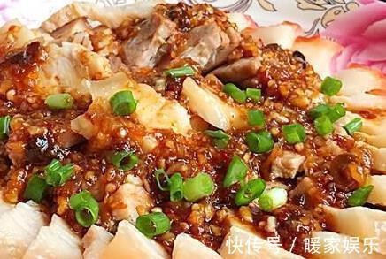 同事来家中做客,媳妇做的四菜一汤家常菜,撑足场面